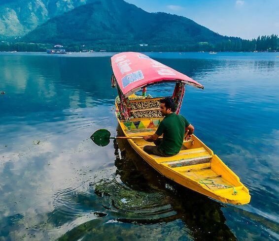 Kashmir valley with Dal Lake shikara ride, snow-capped Gulmarg, and scenic Pahalgam view.