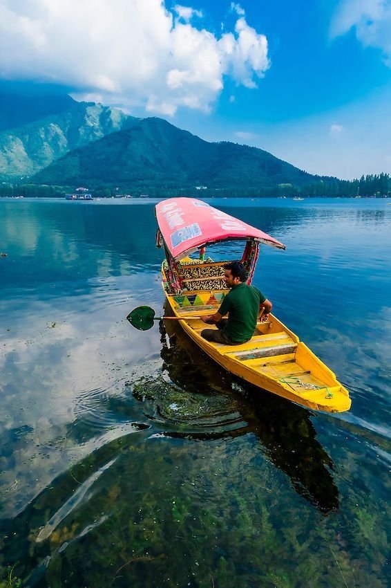Kashmir valley with Dal Lake shikara ride, snow-capped Gulmarg, and scenic Pahalgam view.